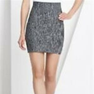 BCBGmaxazria mini skirt (U12)